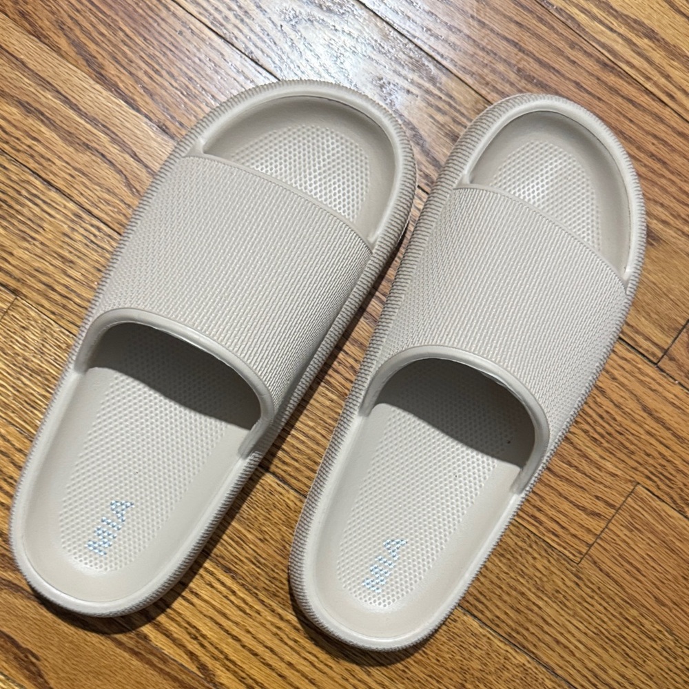 Mia Slide on shoes Tan Shoes Never worn